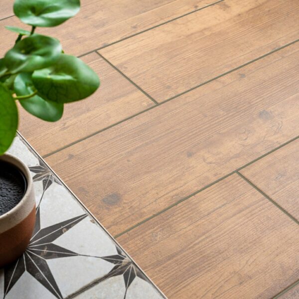 Royal Oak Plank Wood Effect Porcelain Floor Tiles - Image 7