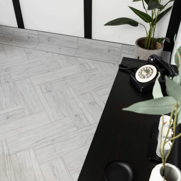 Friston White Oak Wood Effect Porcelain Floor Tiles - Image 5