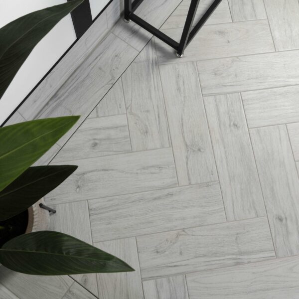 Friston White Oak Wood Effect Porcelain Floor Tiles - Image 7