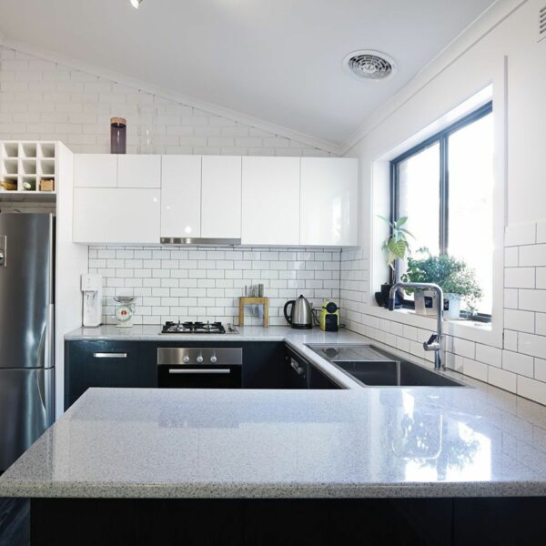 Flat Ceramic Whitechapel Gloss White Metro Tiles - Image 6